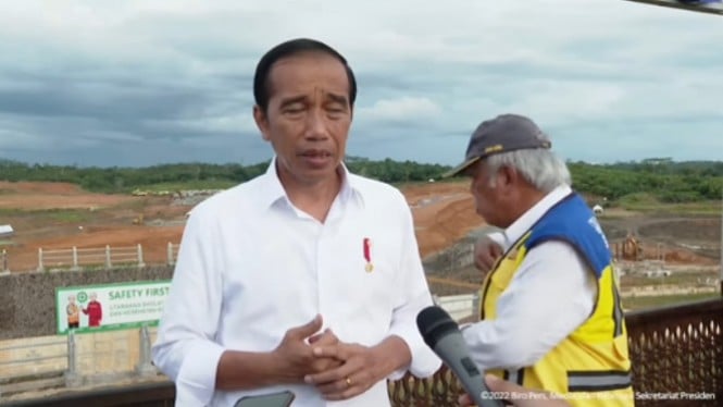 Viral Hp Menteri Basuki Berdering saat Dampingi Jokowi Wawancara
