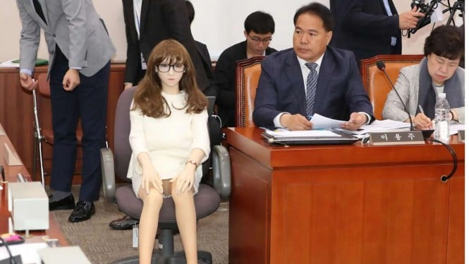 Bea Cukai Korea Selatan mencabut larangan impor boneka seks.