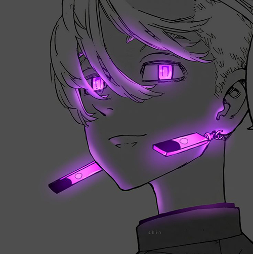 Gambar 28. Anime boy dengan anting panjang dan mata menyala ungu
